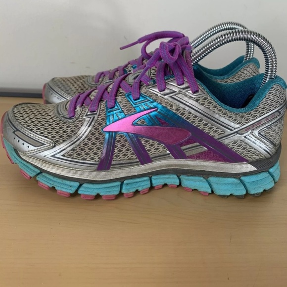Brooks Adrenaline GTS 17 size 7.5B - Picture 6 of 11